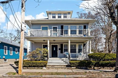 125 Rutherglen Ave, Providence, RI 02907-3560