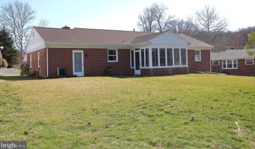 536 Saratoga Rd, Lancaster, PA 17603-6042