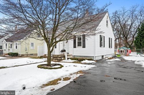 85 Sherwood Ave, Trenton, NJ 08619-4313