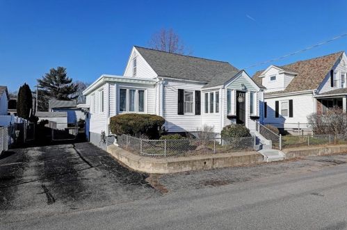 79 Waterman Ave, Providence, RI 02919-3815