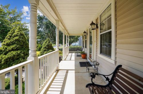 3500 Lacrosse Ct, Woodbridge, VA 22193-1074