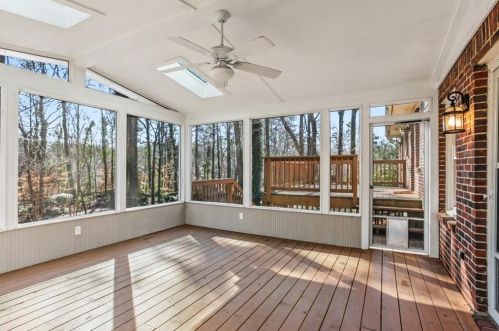 6768 Lockridge Dr, Atlanta GA  30360-1561 exterior