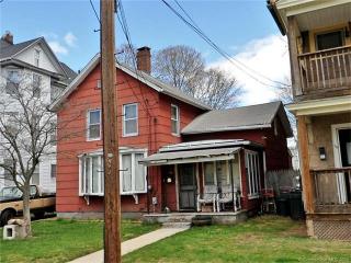 21 2nd St, Meriden, CT 06451-4020