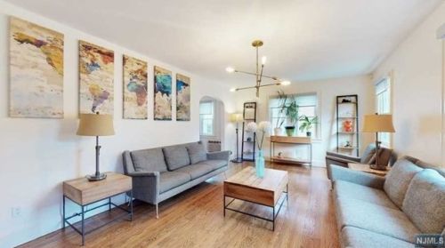331 Gilbert St, Ridgewood, NJ 07450-5105