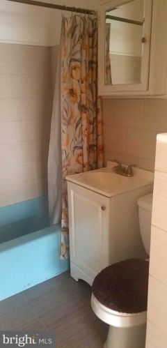 1026 Longshore Ave, Philadelphia PA  19111-4413 exterior