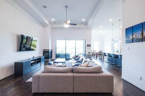 318 Round Lake Dr, Richmond TX  77469-1159 exterior