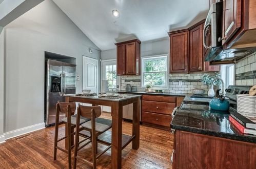 15 Bates Ave, Atlanta GA  30317-1301 exterior