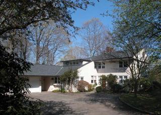 20 Martin Dl, Greenwich CT  06830-4742 exterior