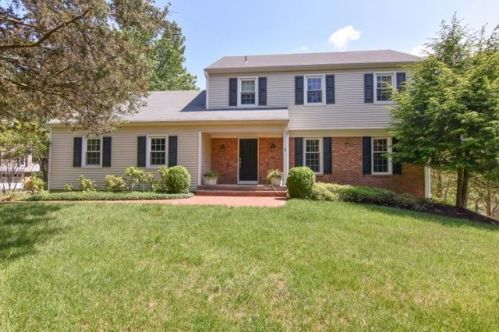 2 Ridge Rd, Gladstone, NJ 07934-2000