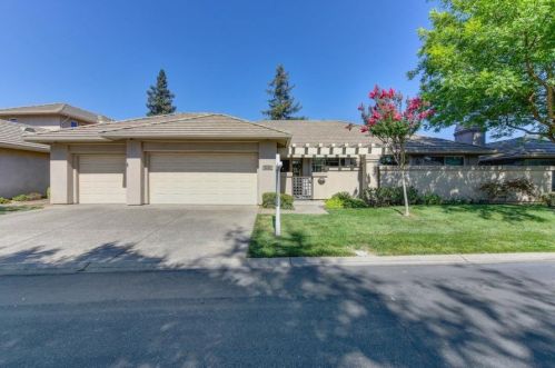 9535 Golf Course Ln, Elk Grove, CA 95758-4165