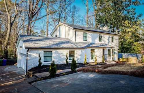 2462 Echo Dr, Atlanta GA  30345-3527 exterior