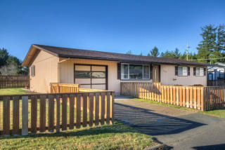 135 Salmon St, Waldport, OR 97394-9000