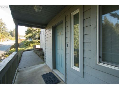 1455 Seacrest Ln, Harbor, OR 97415-8161