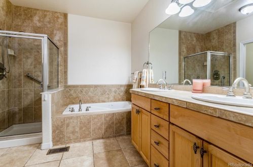 6654 Rome St, Aurora CO 80016-6023 exterior