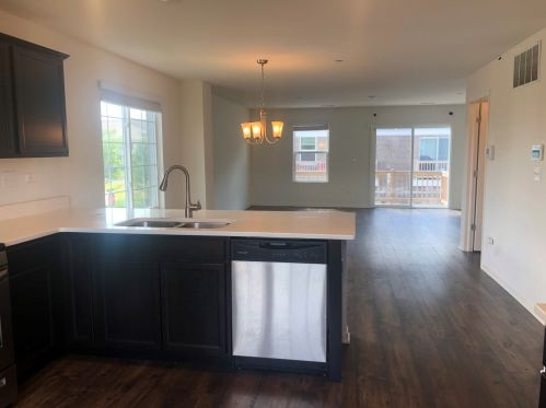904 Bradford Dr, Naperville IL  60563-4039 exterior