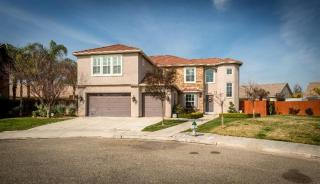 6671 Sandrini Ave, Fresno, CA 93722-8522