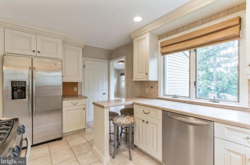 302 Crestwood Ave, Haddonfield NJ 08033-2917 exterior