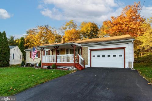 611 Oak Cir, Harrisburg, PA 17111-3238