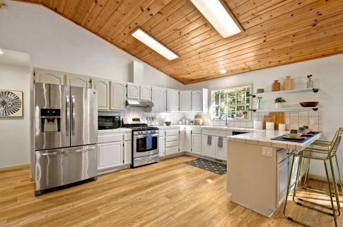 10607 Alder Creek Rd, Truckee CA  96161-2542 exterior