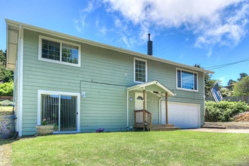 1608 Nye St, Newport, OR 97365-2336