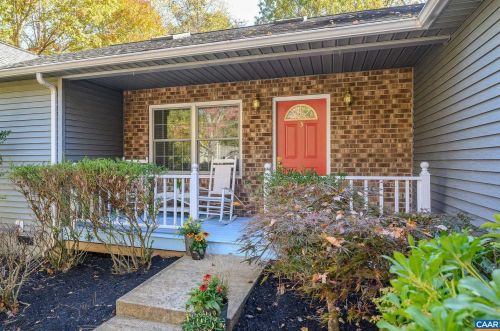 3 Vine Ridge Dr, Bybee, VA 22963-2706