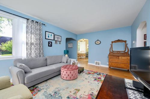 3232 Maple Ave, Brookfield, IL 60513-1239