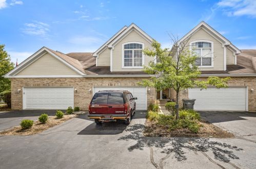 16166 Hillcrest Cir, Orland Park, IL 60467-5565