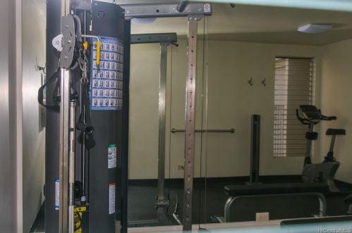 2452 Tusitala St, Honolulu HI  96815-3154 exterior