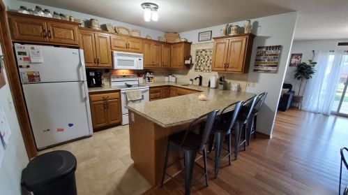 105 Sprie Ct, Pine Island, MN 55963-9155