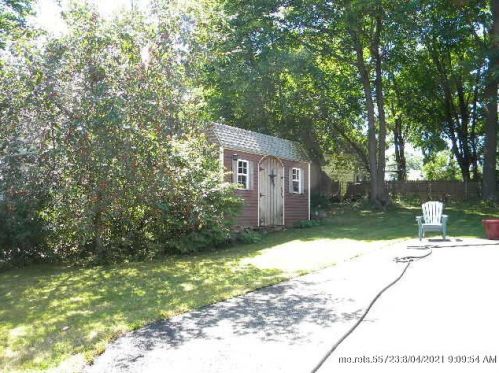 19 Burr St, Brewer, ME 04412-2243