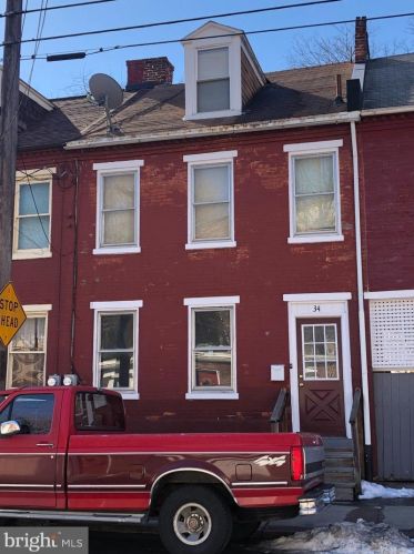 34 Water St, Lancaster, PA 17603-3735