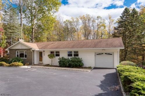 26 Sunnyhill Rd, Dover, NJ 07801-3729