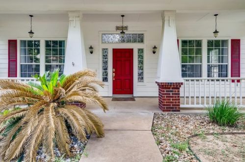 6075 Steiner, Uhland TX  78640-8722 exterior