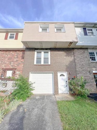 2848 Huron St, Allentown, PA 18103-7308