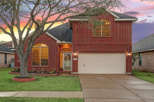 1010 Beckton Ln, Pearland, TX 77584-7740