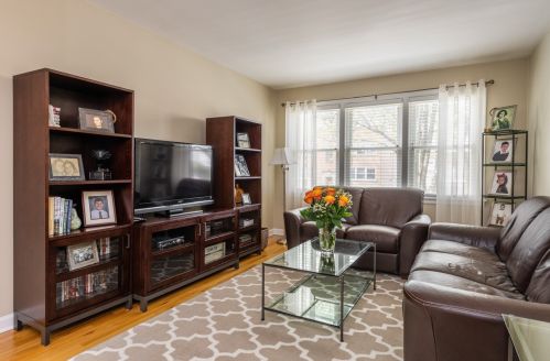 2821 Summerdale Ave, Chicago, IL 60625-3430