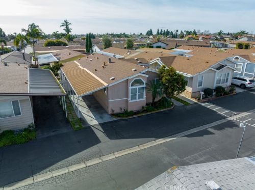 208 Parrot Ln, Santa Ana, CA 92708-5720