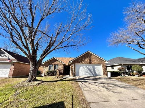 4909 Colonial Park Dr, Fort Worth TX  76117-1011 exterior