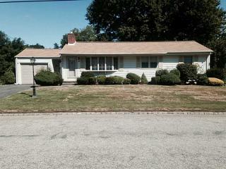 60 Redwood Dr, Cranston, RI 02920-5915