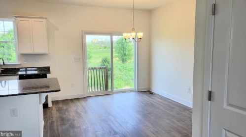 2646 Brownstone Dr, York, PA 17315-3698