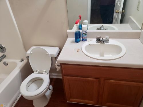 5930 Creekside Dr, Rex GA 30273-1166 exterior