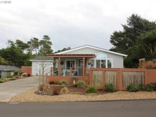 1601 Rhododendron Dr, Florence, OR 97439-9307