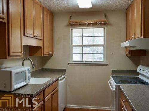 6808 Glenridge Dr, Atlanta GA  30328-2613 exterior