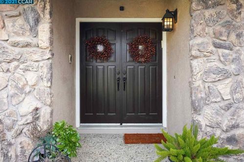 5210 Jomar Dr, Concord CA  94521-2343 exterior