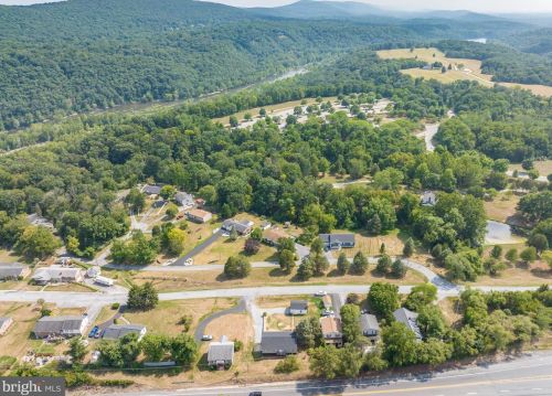 201 Pointfield Dr, Harpers Ferry WV 25425-5173 exterior