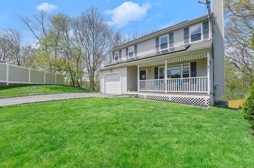 3 Ridge Ln, Huntington, CT 06484-5555