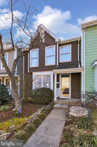 1544 Poplar Grove Dr, Herndon, VA 20194-1731
