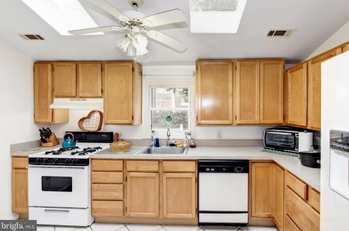 10610 Dunmoor Dr, Silver Spring MD 20901-1518 exterior