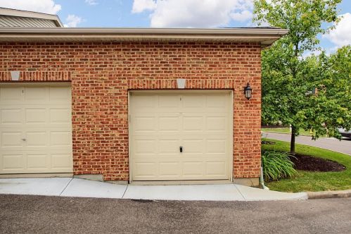 5492 Asbury Lake Dr, Cincinnati OH  45247-6980 exterior