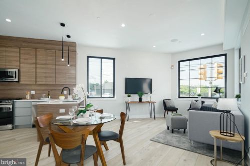 1654 30th St, Philadelphia, PA 19145-1664